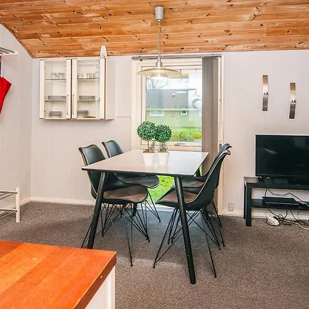 4 Person In Grindsted-by Traum *